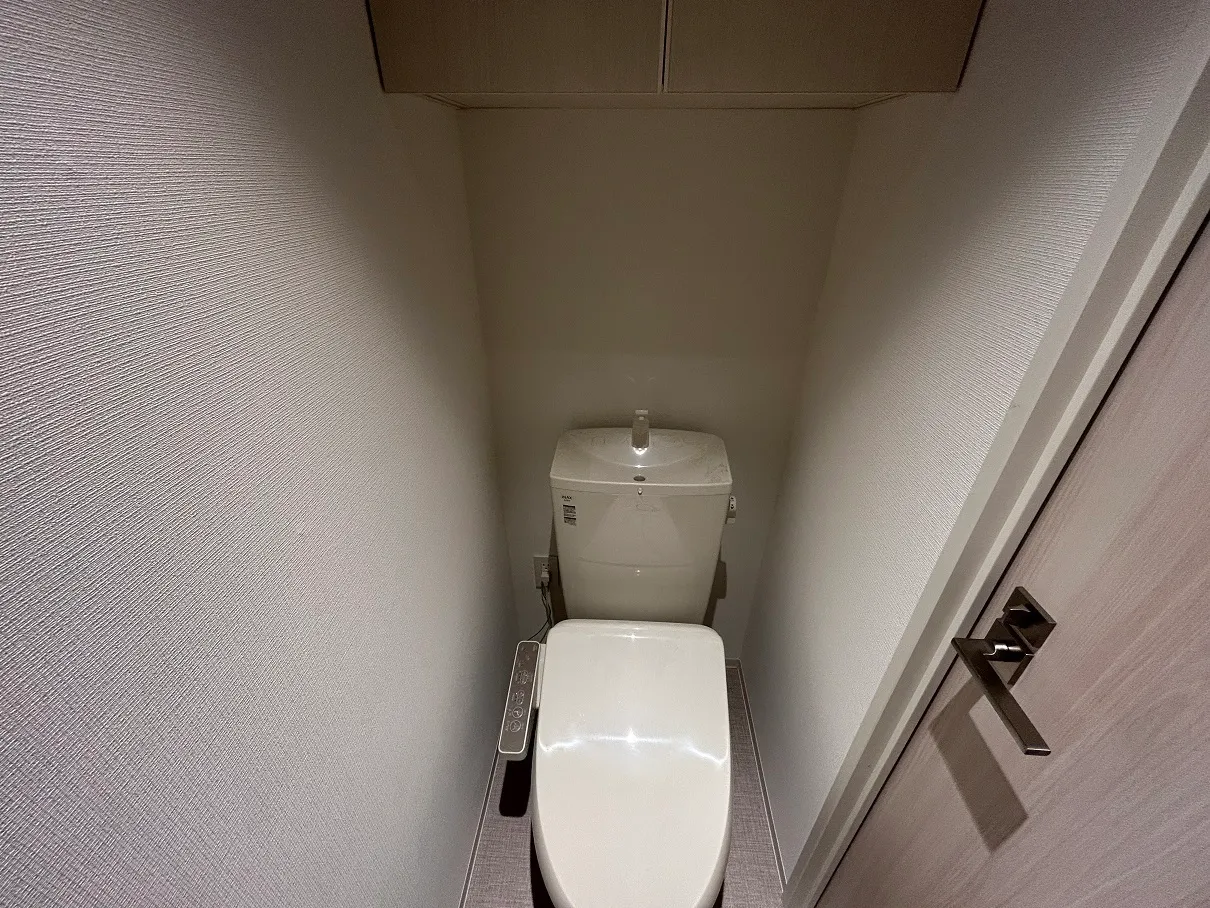 Gran Casa Sumiyoshi II - Interior - ["Toilet seat", "Toilet", "Floor"]