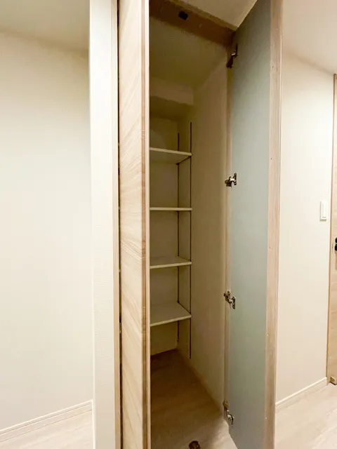 Preasvelta Minowa - Interior - ["Flooring", "Floor", "Wood"]