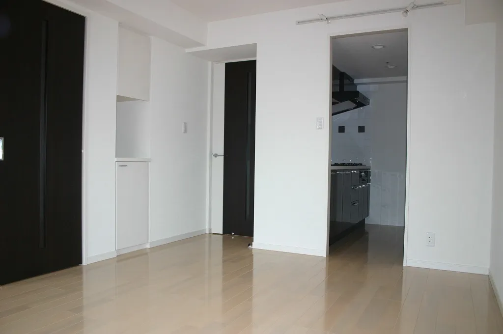 Residia Bunkyo Hongo II - Interior - ["Fixture", "Door", "Wood"]