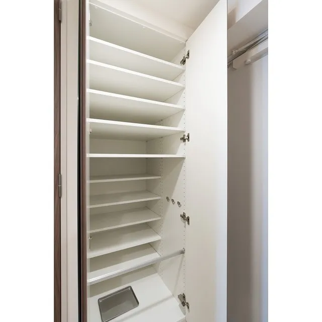 RJR Precia Chidori - Interior - ["Fixture", "Wood", "Shelving"]