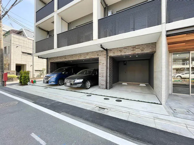 Alivio HORIUCHI - Other - ["Parking", "Garage", "Parking lot"]
