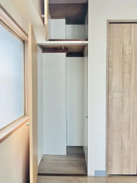 Asakawa Corp. - Interior - ["Fixture", "Wood", "Building"]