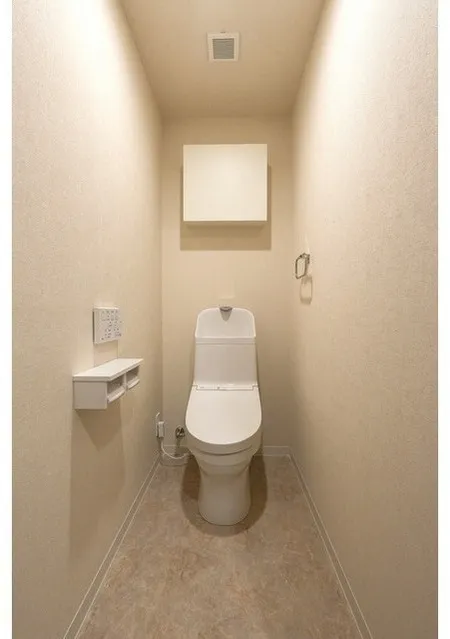 HF Oshiage Residence - Interior - ["Toilet seat", "Toilet", "Flooring"]