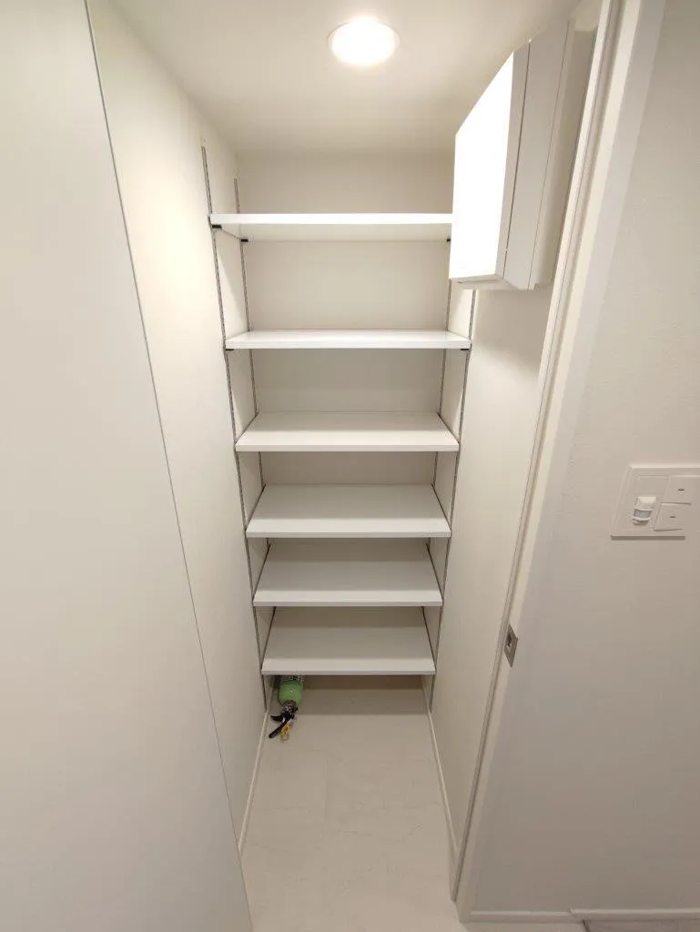 Cross Residence Takadanobaba - Interior - ["Fixture", "Wood", "Door"]