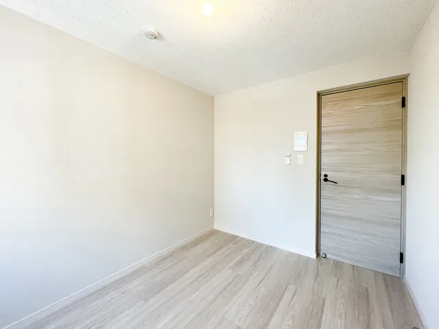 Preasvelta Minowa - Interior - ["Wood", "Flooring", "Floor"]