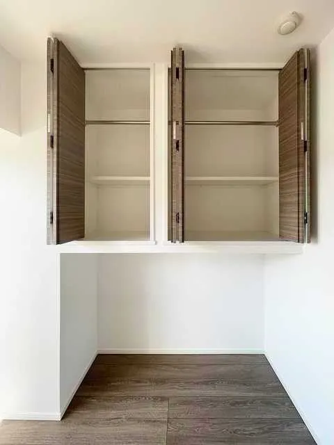 Zinnia Asakusa - Interior - ["Shelf", "Rectangle", "Cabinetry"]