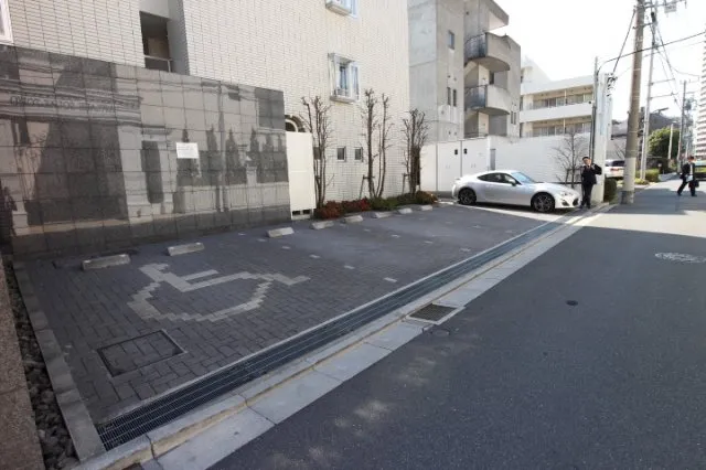 Prime Urban Ichigaya Nakanocho - Other - ["Window", "Building", "Wheel"]