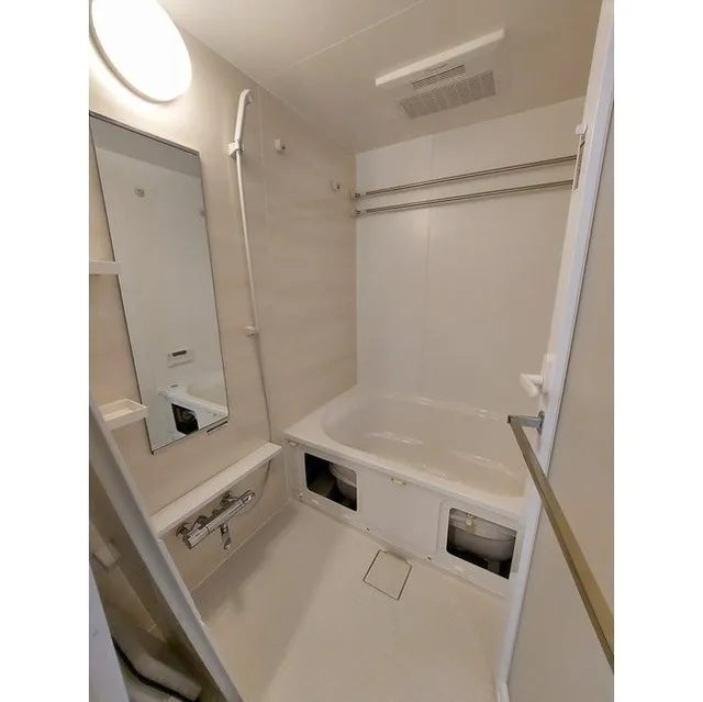 Traverse Monzennakacho - Interior - ["Building", "Door", "Plumbing fixture"]