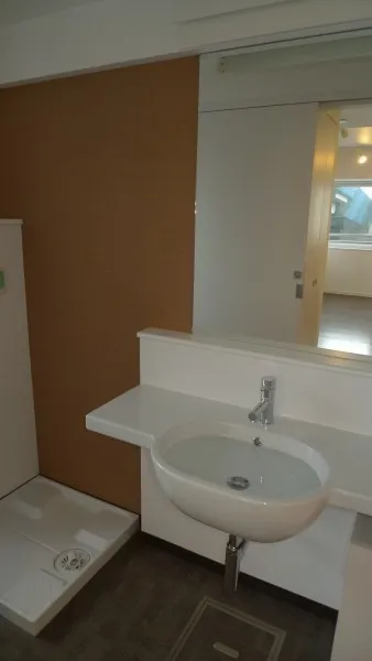 Stylio Ikejiri Ohashi - Interior - ["Mirror", "Tap", "Bathroom sink"]