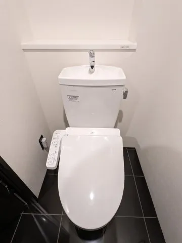 JMK Denenchofu - Interior - ["Toilet seat", "Plumbing fixture", "Toilet"]