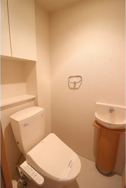 Comforia Mishuku - Interior - ["Toilet seat", "Plumbing fixture", "Bathroom sink"]
