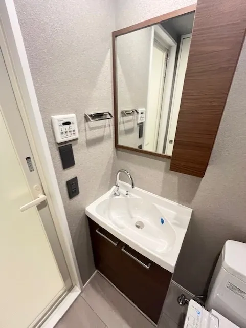 Residia Toranomon - Interior - ["Plumbing fixture", "Bathroom Sink", "Flooring"]