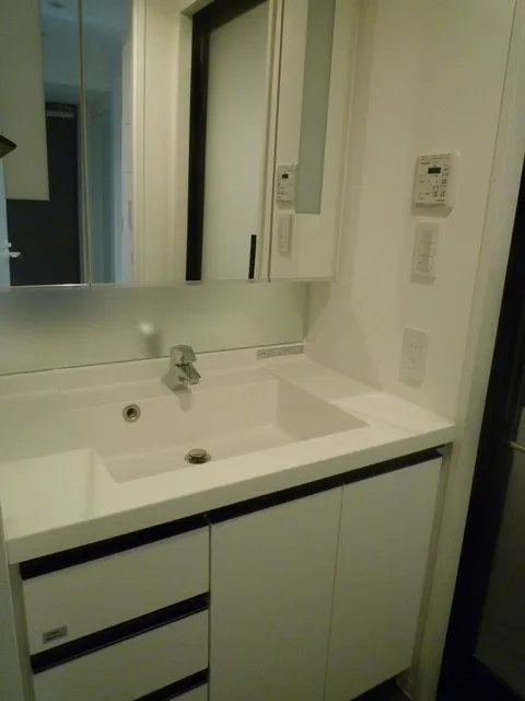 Park Habio Shibuya Honmachi Residence - Interior - ["Mirror", "Plumbing fixture", "Tap"]