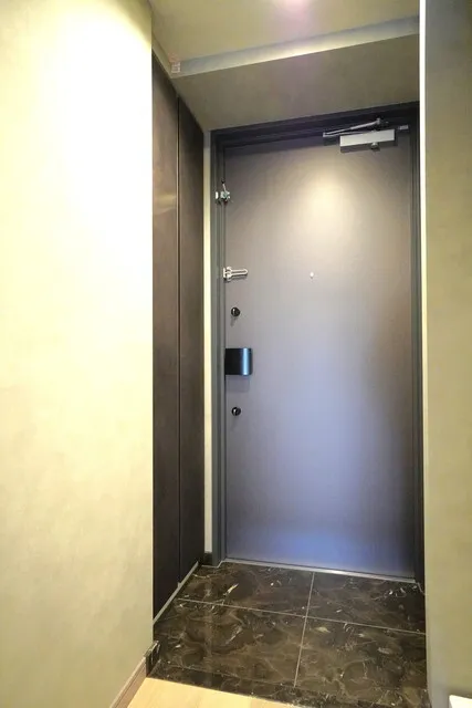 Alibio Gakugei Daigaku - Interior - ["Door", "Fixture", "Building"]
