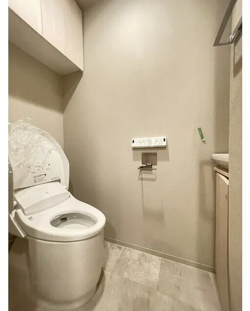 Wellis Urban Sumiyoshi East - Interior - ["Toilet seat", "Toilet", "Plumbing fixture"]