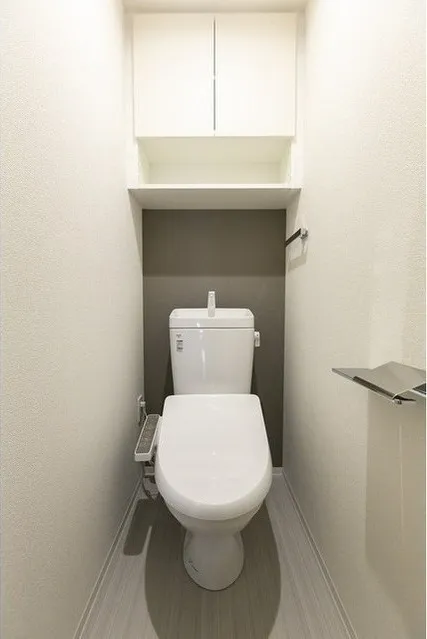 Comforia Sakura Josui - Interior - ["Toilet", "Toilet seat", "Property"]