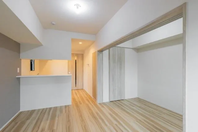 Geoent Ikebukuro - Interior - ["Building", "Wood", "House"]