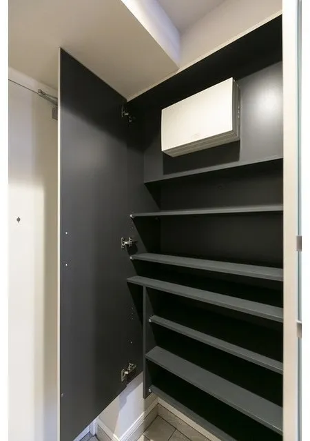 La Douceur Sugamo West - Interior - ["Wood", "Shelving", "Flooring"]
