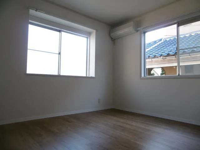 Chestnut Villa - Interior - ["Floor", "Flooring", "Wood"]