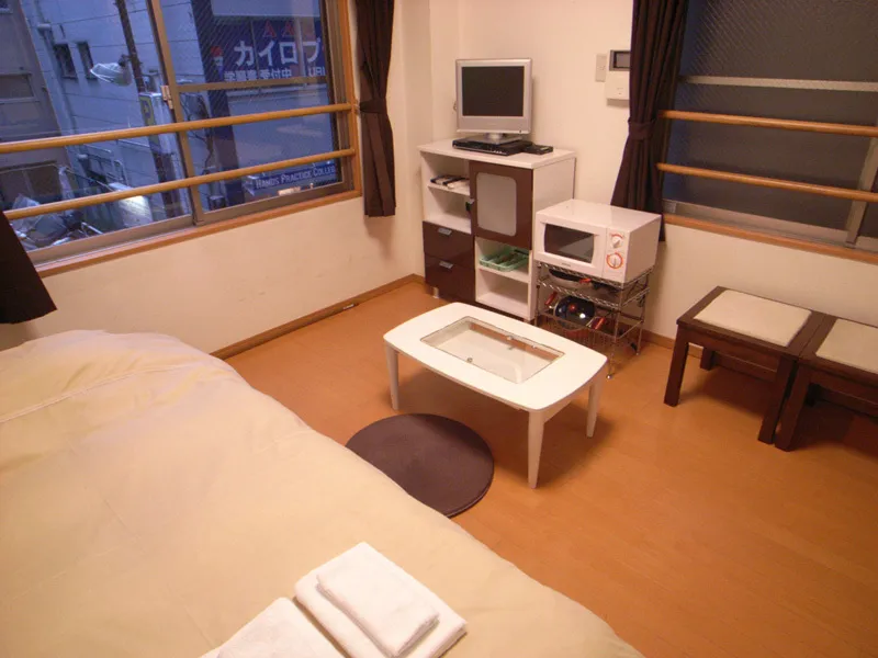 JAPT Shinjuku Gyoen 2 - Interior - ["Room", "Property", "Furniture"]