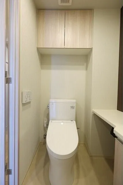 Bella Sweeta Togoshi - Interior - ["Toilet seat", "Toilet", "Product"]
