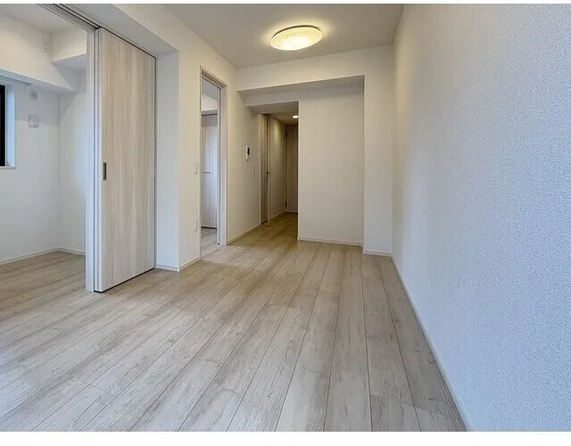 Due Oku - Interior - ["Flooring", "Floor", "Wood"]