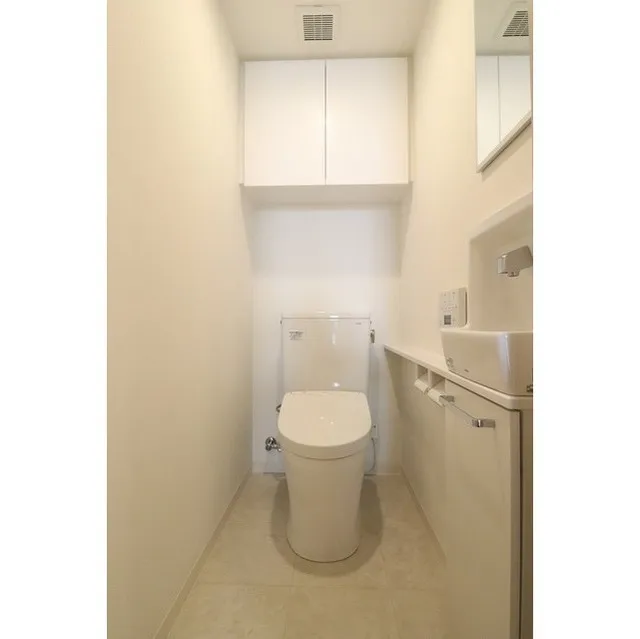 Nanpeidai HillTop House - Interior - ["Toilet", "Property", "Bathroom"]