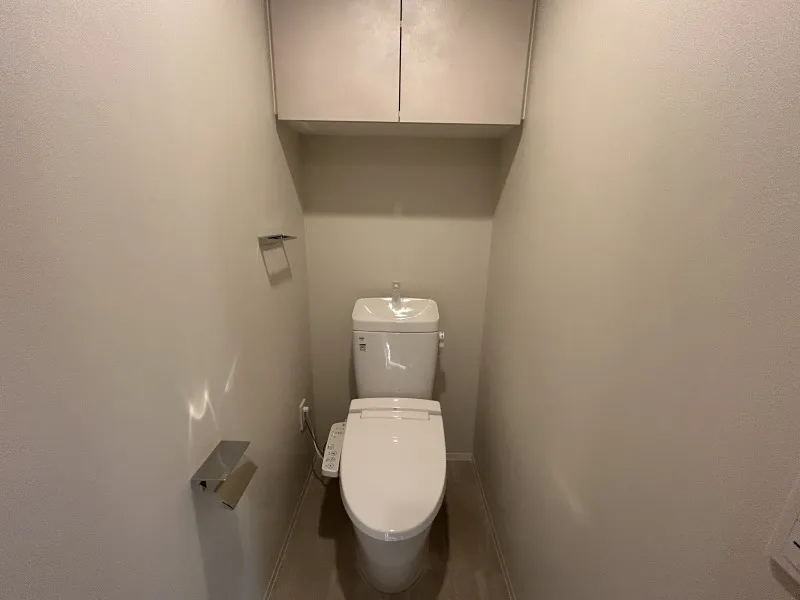 Lefon Progres Ueno Okachimachi - Interior - ["Toilet seat", "Toilet", "Plumbing fixture"]