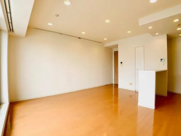 Brillia Ist Sangenjaya Blossom Terrace - Interior - ["Flooring", "Floor", "Wood"]