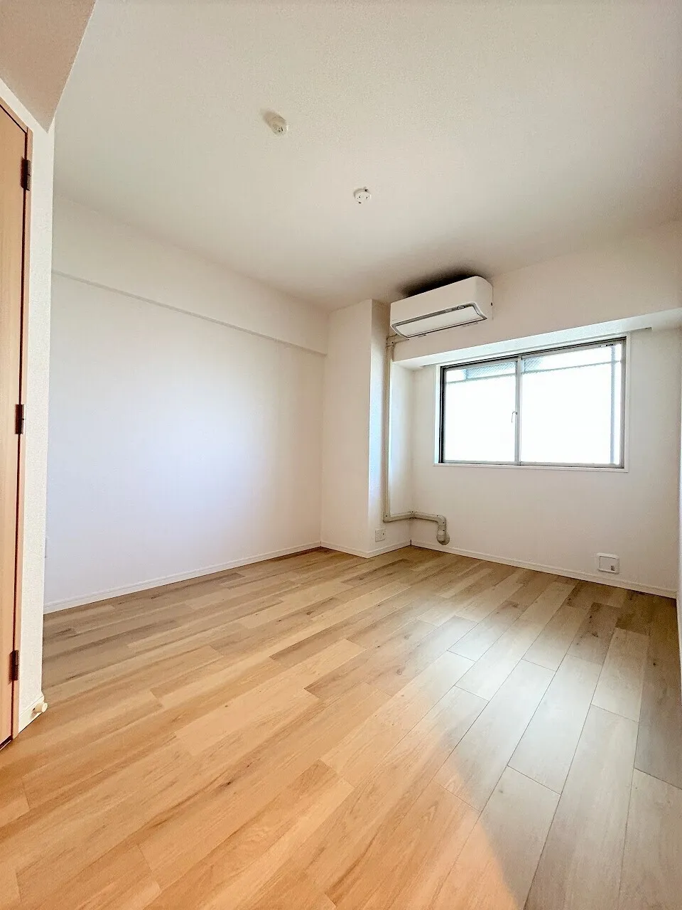 Esty Maison Toyosu Residence - Interior - ["Flooring", "Wood flooring", "Floor"]
