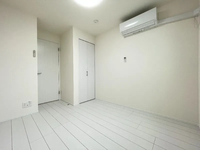 Southern Road Hoya - Interior - ["Flooring", "Floor", "White"]