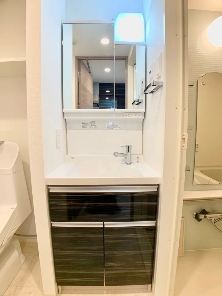 Gran Casa Sumiyoshi - Interior - ["Interior design", "Flooring", "Plumbing fixture"]