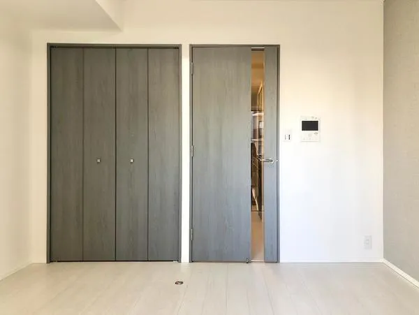 KNOTS Oyama - Interior - ["Flooring", "Wood", "Floor"]