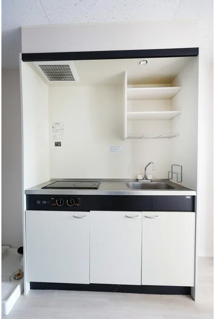 Rosewood Heights Monzen Nakamachi - Interior - ["Kitchen", "Flooring", "Countertop"]
