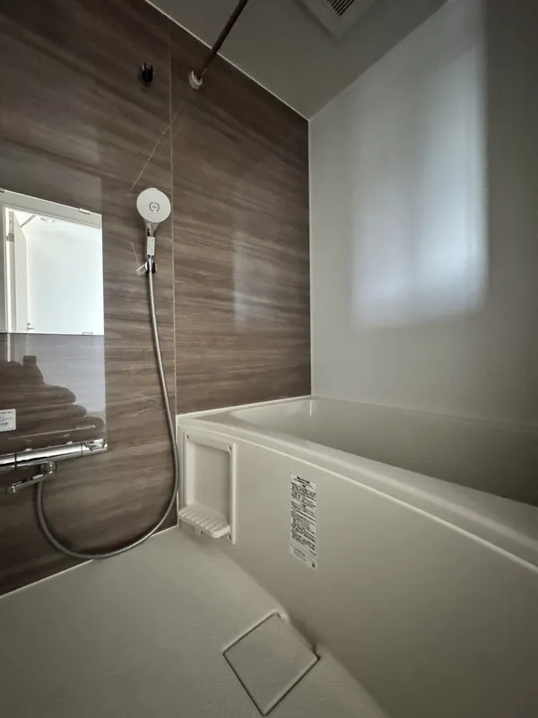 LUMIEC un Yoga - Interior - ["Flooring", "Floor", "Interior design"]