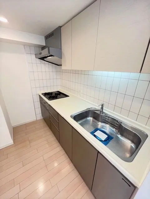 Residia Tower Kamiikebukuro (Tower Building) - Interior - ["Flooring", "Floor", "Major appliance"]