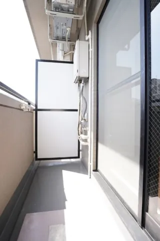 Iogi Homes - Interior - ["Glass", "Metal", "Daylighting"]
