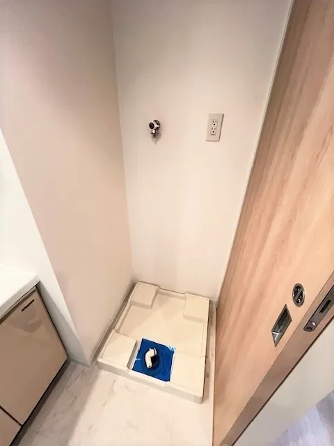 Residia Tower Kamiikebukuro (Tower Building) - Interior - ["Wood", "Flooring", "Floor"]