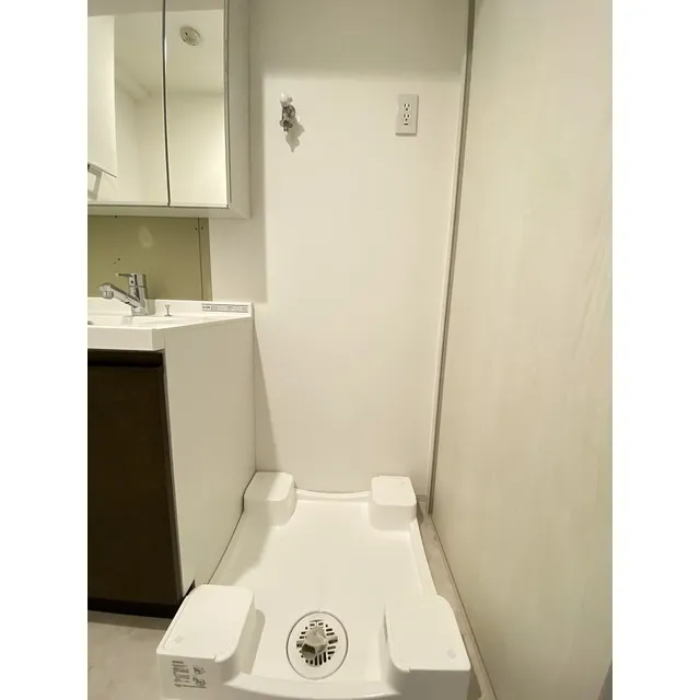 LIBR GRANT Haneda - Interior - ["Property", "Bathroom sink", "Sink"]