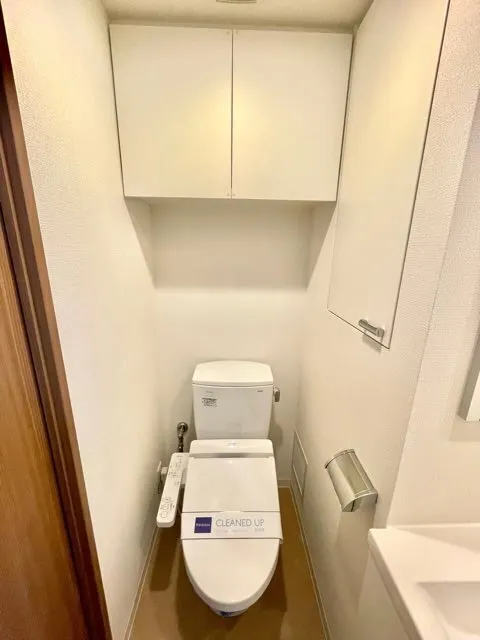 Residia Minamishinagawa II - Interior - ["Plumbing fixture", "Flooring", "Toilet seat"]