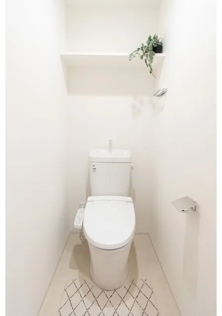 Comforia Takenotsuka East - Interior - ["Toilet seat", "Toilet", "Plumbing fixture"]