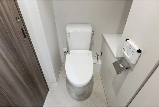 La Sante Ueno - Interior - ["Toilet", "Toilet seat", "Plumbing fixture"]