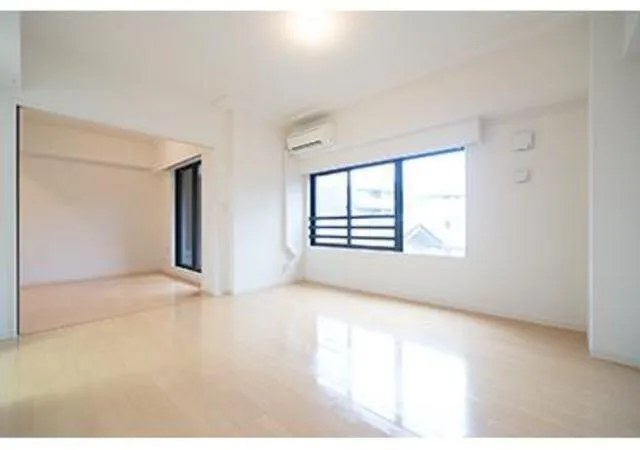 Plum Court Higashi-Nakano - Interior - ["Property", "Light", "Floor"]