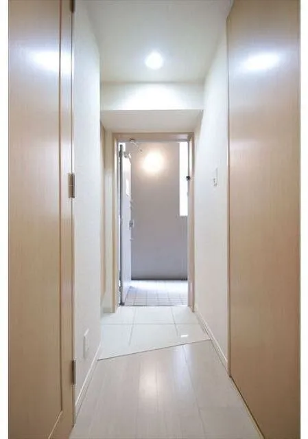 Aperto Nishi Shinjuku - Interior - ["Flooring", "Floor", "Ceiling"]