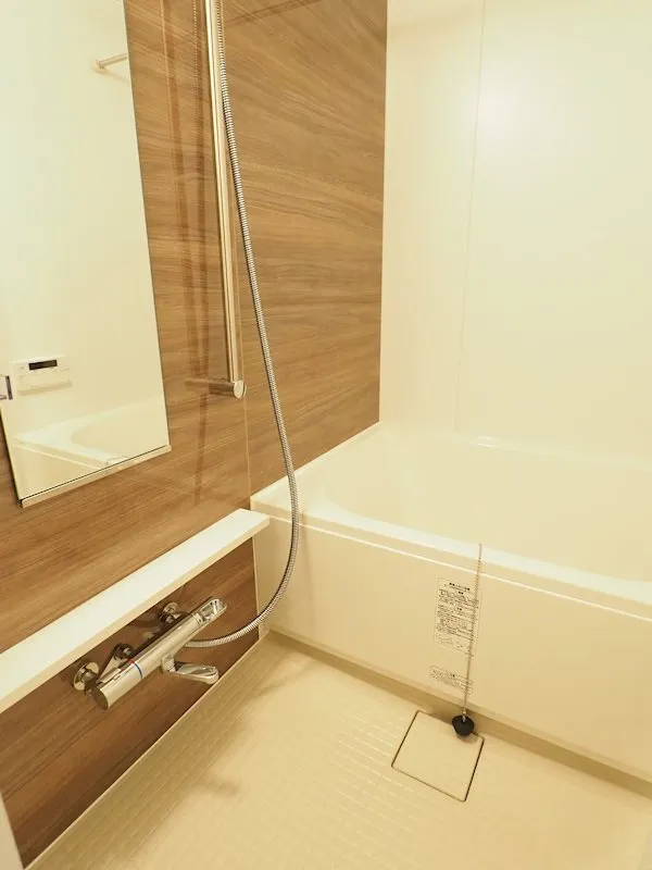 Crevia Lixe Nippori Negishi - Interior - ["Mirror", "Bathtub", "Wood"]