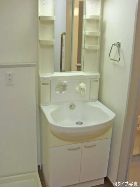 El Grampia - Interior - ["Bathroom Sink", "Plumbing fixture", "Sink"]