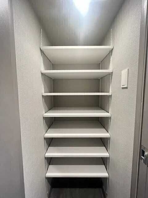 Comforia Liv Hatchobori - Interior - ["Shelving", "Shelf", "Grey"]