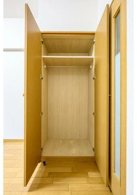 Escort Daitabashi - Interior - ["Wood", "Flooring", "Floor"]