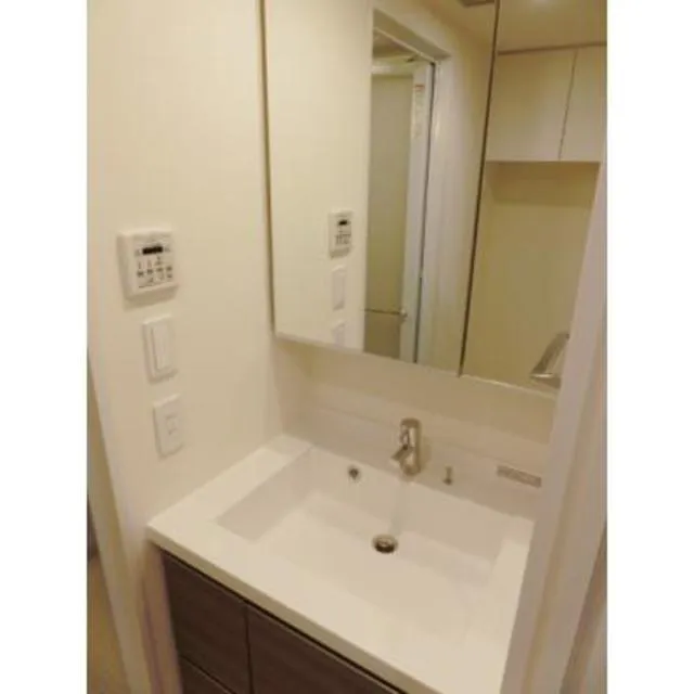 Park Axis Toyosu Canal - Interior - ["Mirror", "Property", "Sink"]