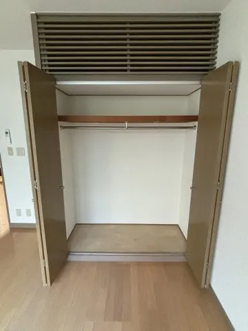 Terrace Nissin - Interior - ["Computer desk", "Wood", "Floor"]